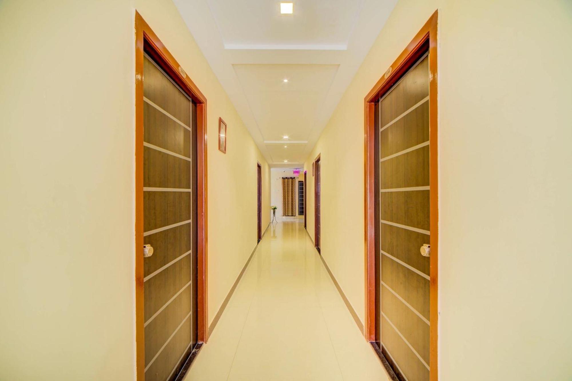 Super Hotel O White Ridge Sururnagar Экстерьер фото